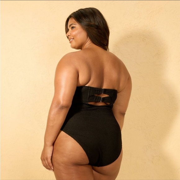 NWT Women's Crochet U Wire Medium
Coverage One Piece Swimsuit - Shade & Shore - Picture 2 of 6